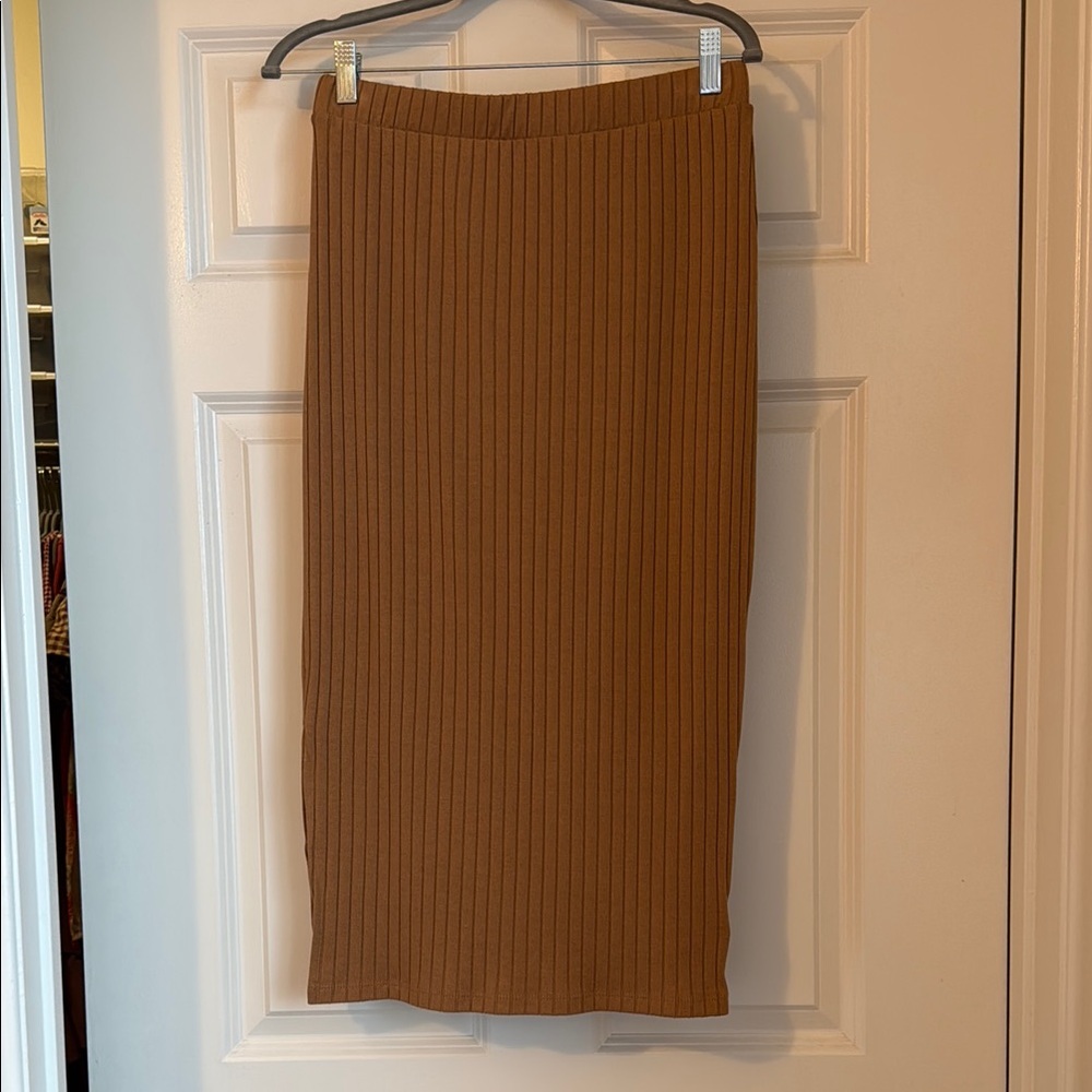 Old Navy Ribbed Two-Piece Set in Camel Brown - Picture 3 of 6